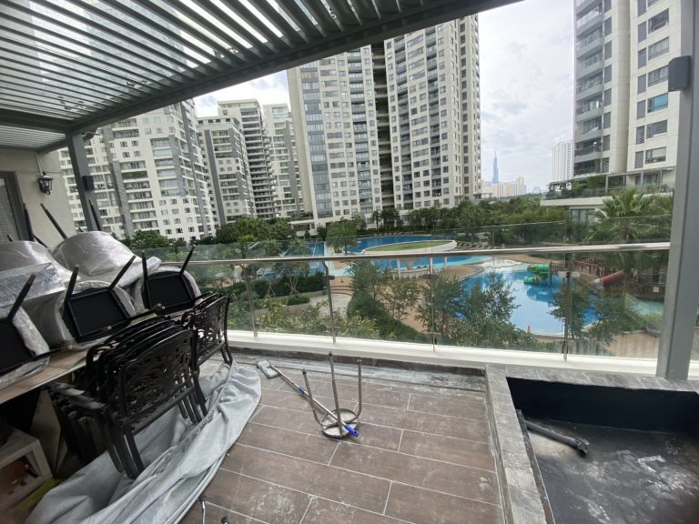 Thi công dán phim cách nhiệt bảo vệ kính